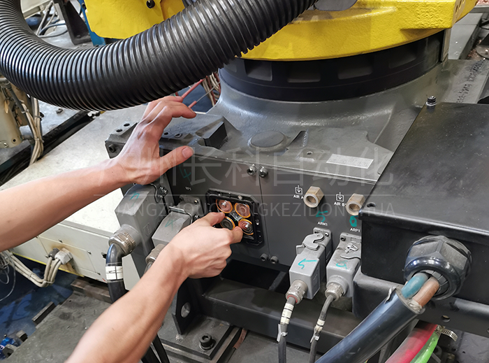 發那科機器人R-2000IC/125L保養 發那科機器人R-2000IC/125L保養